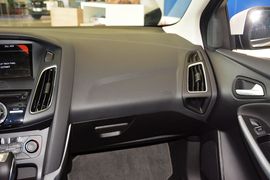 2015款福特福克斯两厢1.5L