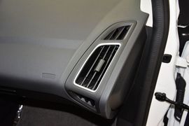 2015款福特福克斯两厢1.5L