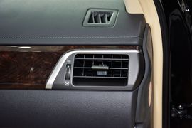 2015款丰田凯美瑞2.0G豪华版