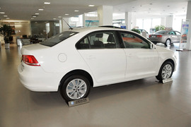2015款大众新桑塔纳1.6L手动豪华版
