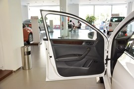 2015款大众新桑塔纳1.6L手动豪华版