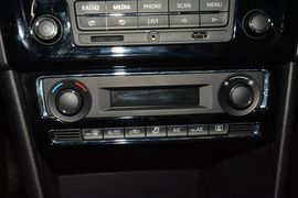 2015款大众新桑塔纳1.6L手动豪华版