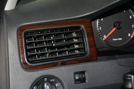 2015款大众新桑塔纳1.6L手动豪华版