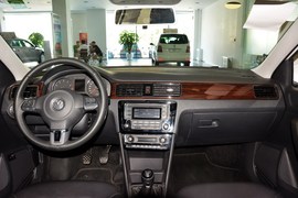 2015款大众新桑塔纳1.6L手动豪华版