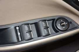 2015款福特福克斯三厢1.5L