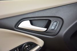 2015款福特福克斯三厢1.5L