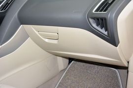 2015款福特福克斯三厢1.5L