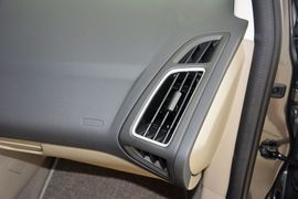 2015款福特福克斯三厢1.5L