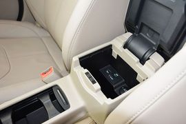 2015款福特福克斯三厢1.5L