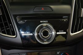 2015款福特福克斯三厢1.5L