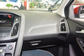 2015款福特福克斯两厢1.5L