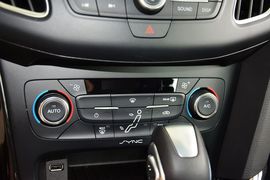2015款福特福克斯两厢1.5L