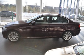 2010款宝马325i豪华版