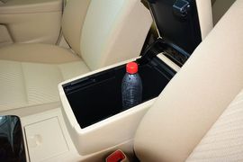 2015款丰田凯美瑞2.0E精英版到店实拍