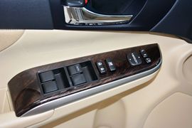 2015款丰田凯美瑞2.0E精英版