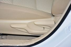 2015款丰田凯美瑞2.0E精英版