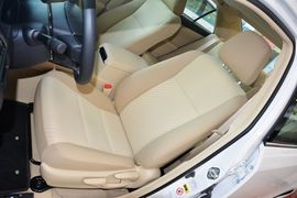 2015款丰田凯美瑞2.0E精英版