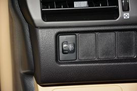 2015款丰田凯美瑞2.0E精英版