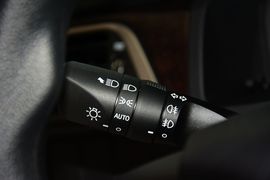 2015款丰田凯美瑞2.0E精英版