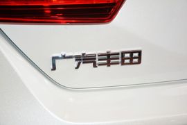 2015款丰田凯美瑞2.0E精英版