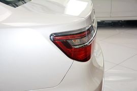 2015款丰田凯美瑞2.0E精英版