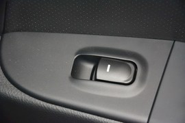 2015款现代悦动1.6L自动舒适型
