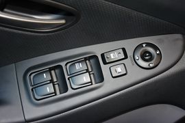 2015款现代悦动1.6L自动舒适型