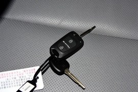 2015款现代悦动1.6L自动舒适型