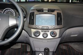 2015款现代悦动1.6L自动舒适型