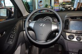 2015款现代悦动1.6L自动舒适型