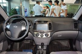 2015款现代悦动1.6L自动舒适型