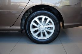 2015款现代悦动1.6L自动舒适型