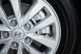 2015款现代悦动1.6L自动舒适型