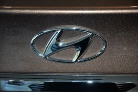 2015款现代悦动1.6L自动舒适型
