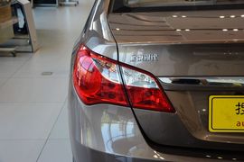 2015款现代悦动1.6L自动舒适型