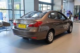 2015款现代悦动1.6L自动舒适型