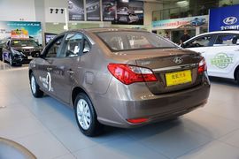 2015款现代悦动1.6L自动舒适型