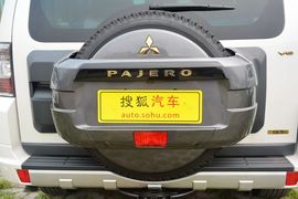 2016款三菱帕杰罗3.0L自动尊贵版