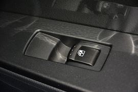 2014款双龙爱腾2.0T四驱自动豪华柴油版