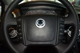 2014款双龙爱腾2.0T四驱自动豪华柴油版