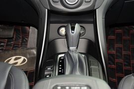 2015款现代全新胜达2.0T自动四驱智能型