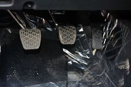 2014款双龙爱腾2.0T两驱手动进取柴油版