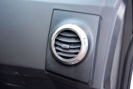 2014款双龙爱腾2.0T两驱手动进取柴油版