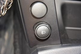 2014款双龙爱腾2.0T两驱手动进取柴油版