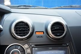 2014款双龙爱腾2.0T两驱手动进取柴油版