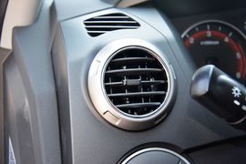 2014款双龙爱腾2.0T两驱手动进取柴油版