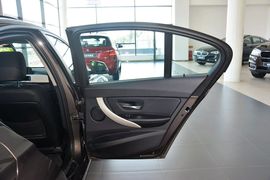 2015款宝马320i进取型
