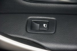 2015款宝马320i进取型
