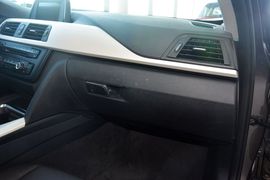 2015款宝马320i进取型