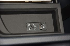 2015款宝马320i进取型